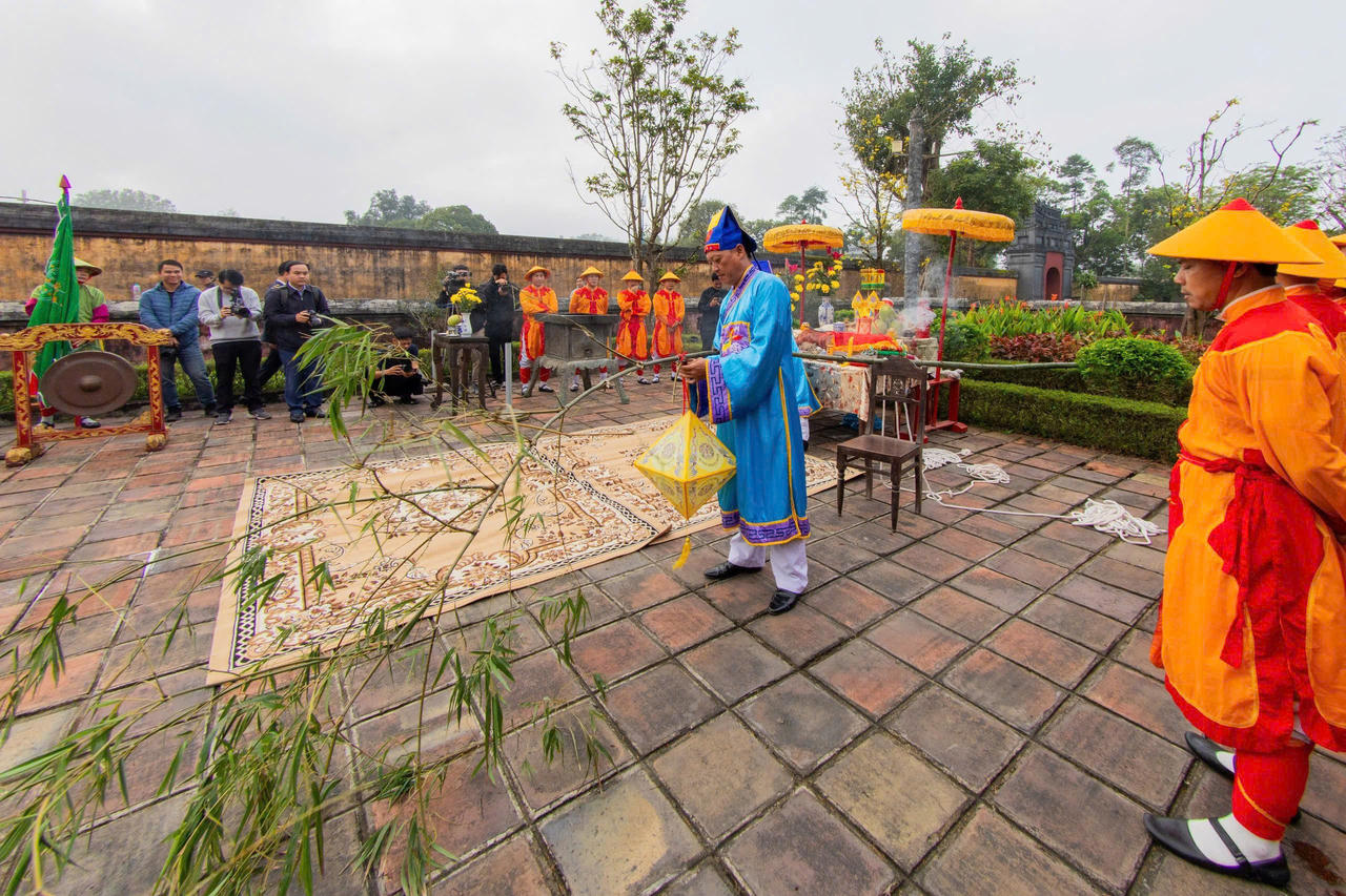 Nghi thức dựng nêu.