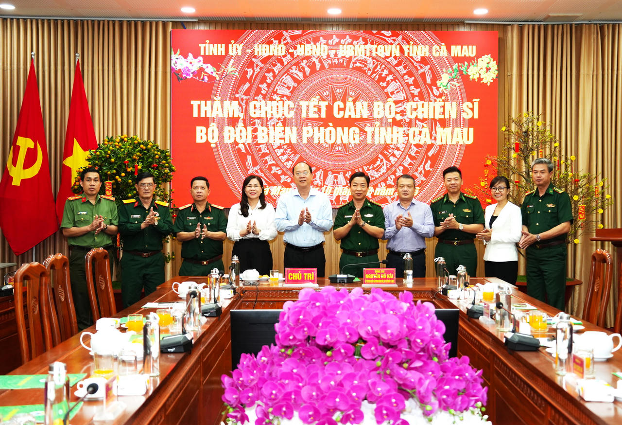 Bí thư Tỉnh ủy Cà Mau thăm, chúc Tết cán bộ, chiến sĩ BĐBP