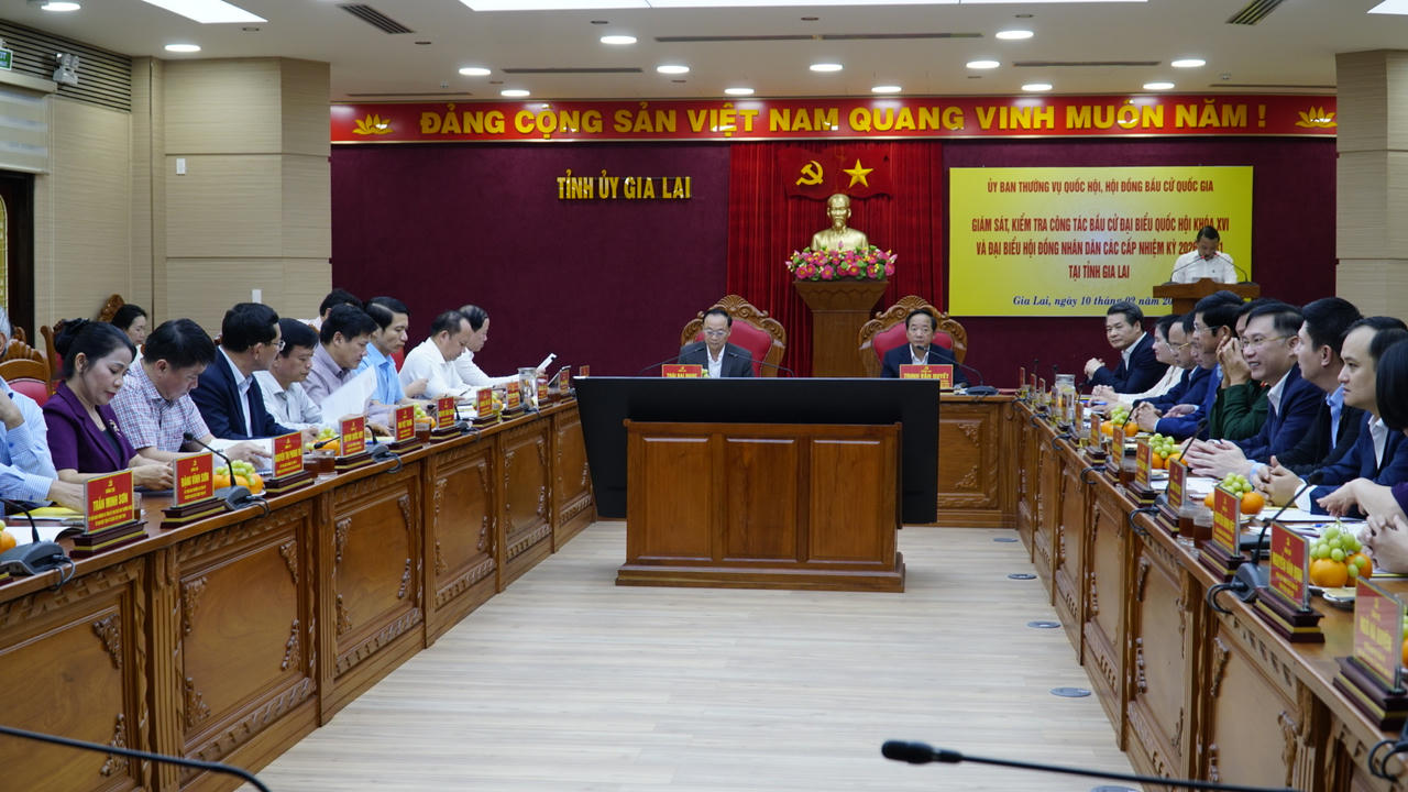 Quang cảnh buổi làm việc.