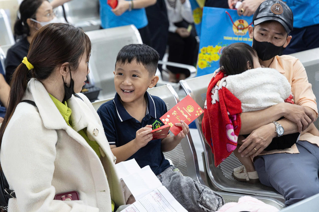 Chương trình “Chuyến tàu Công đoàn – Xuân 2026” với 2.000 vé tàu hỏa khứ hồi, kèm theo 2.000 suất quà dành cho các địa phương và Công đoàn Đường sắt Việt Nam.