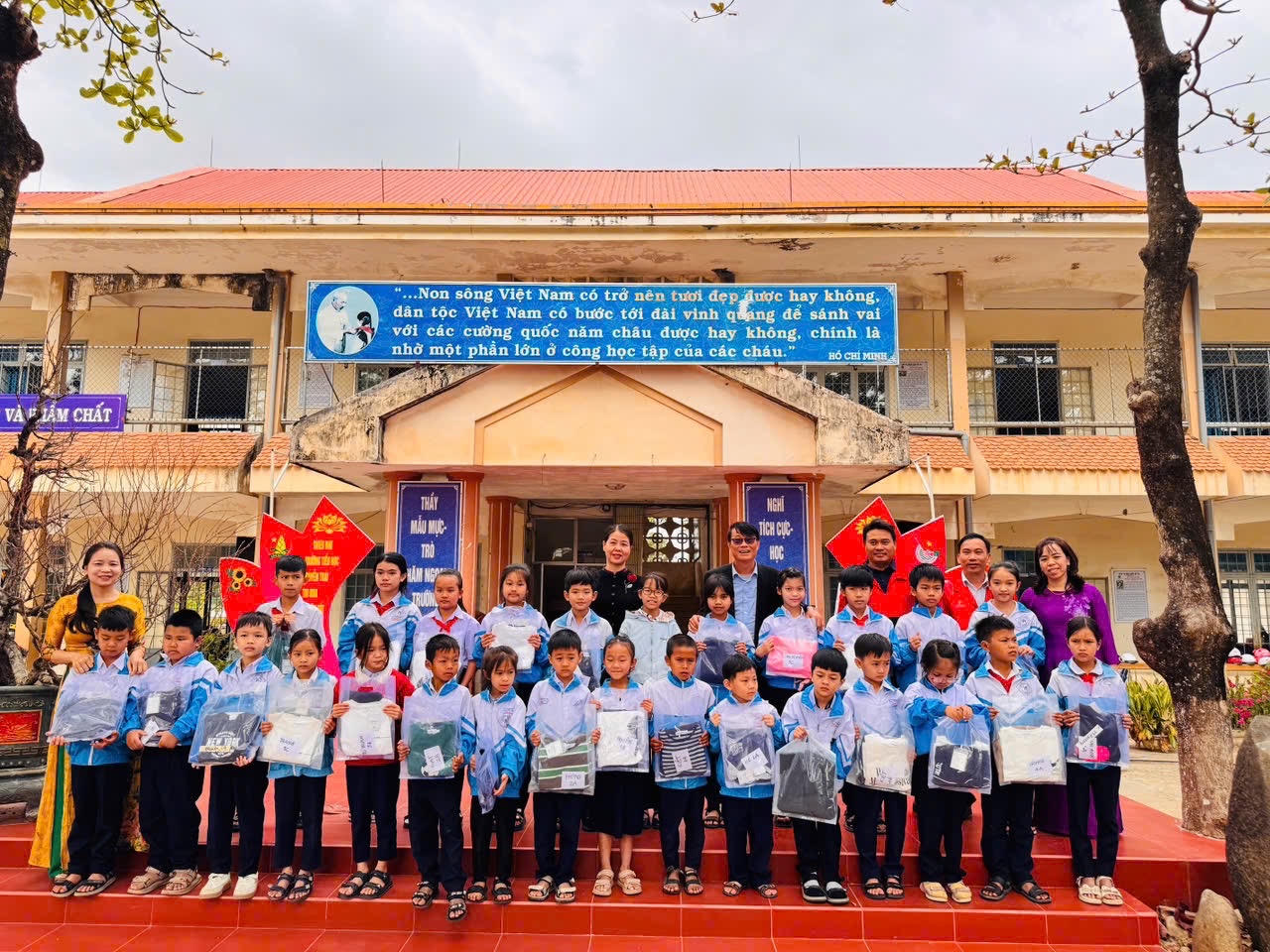 Tết chia sẻ - lan tỏa tinh thần nhân ái trong học đường tại Kon Tum (Quảng Ngãi)