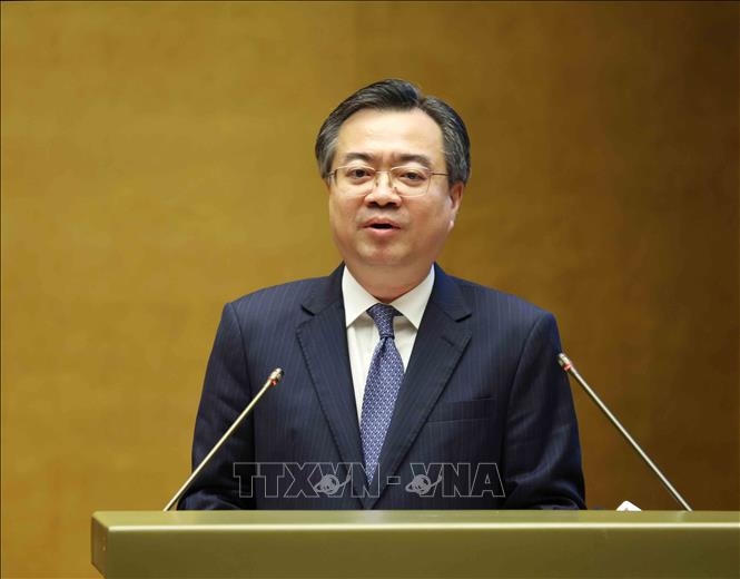 Ủy viên Bộ Chính trị, Bí thư Trung ương Đảng, Trưởng Ban Chính sách, Chiến lược Trung ương Nguyễn Thanh Nghị trình bày chuyên đề “Đánh giá 5 năm thực hiện Chiến lược phát triển kinh tế - xã hội 10 năm (2021 - 2030) và kế hoạch phát triển kinh tế - xã hội 2026 - 2030”. (Ảnh: TTXVN)