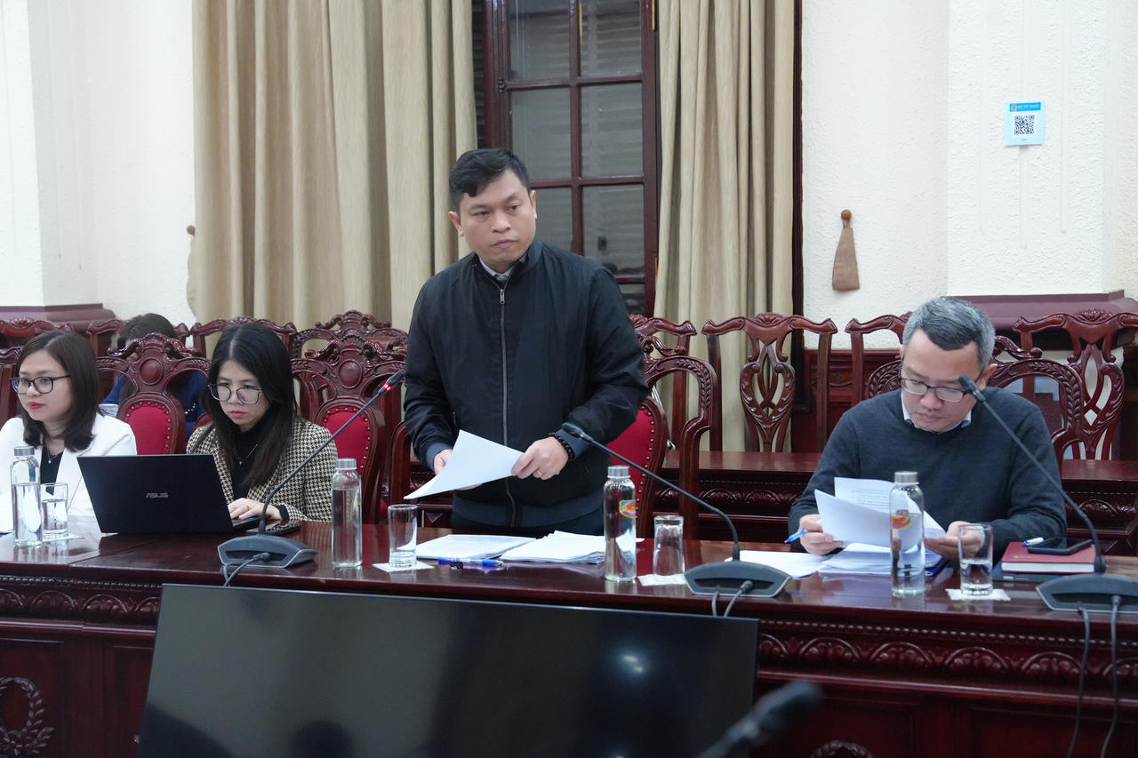 Phó Cục trưởng Lê Thanh Bình báo cáo tại buổi làm việc.