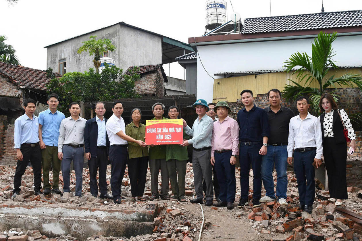 Trao mái ấm đến với hộ gia đình ông Hà Văn Giáp ở xã Liên Minh, tỉnh Phú Thọ (tháng 11/2025).