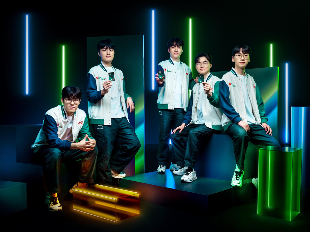 Mở thẻ sớm để có cơ hội sở hữu phiên bản giới hạn với đủ chữ ký đội tuyển T1