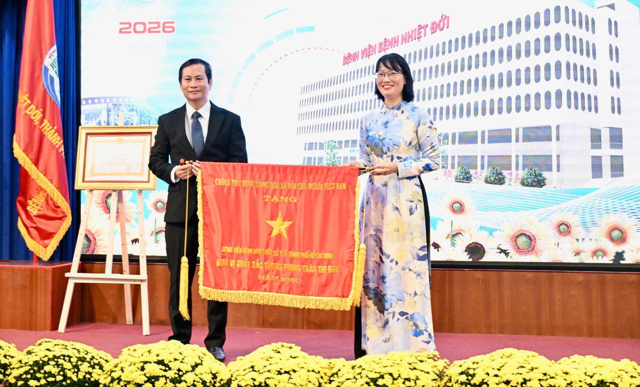 Bệnh viện Bệnh Nhiệt đới kỷ niệm 165 năm thành lập và đón nhận Huân chương Lao động hạng Nhất