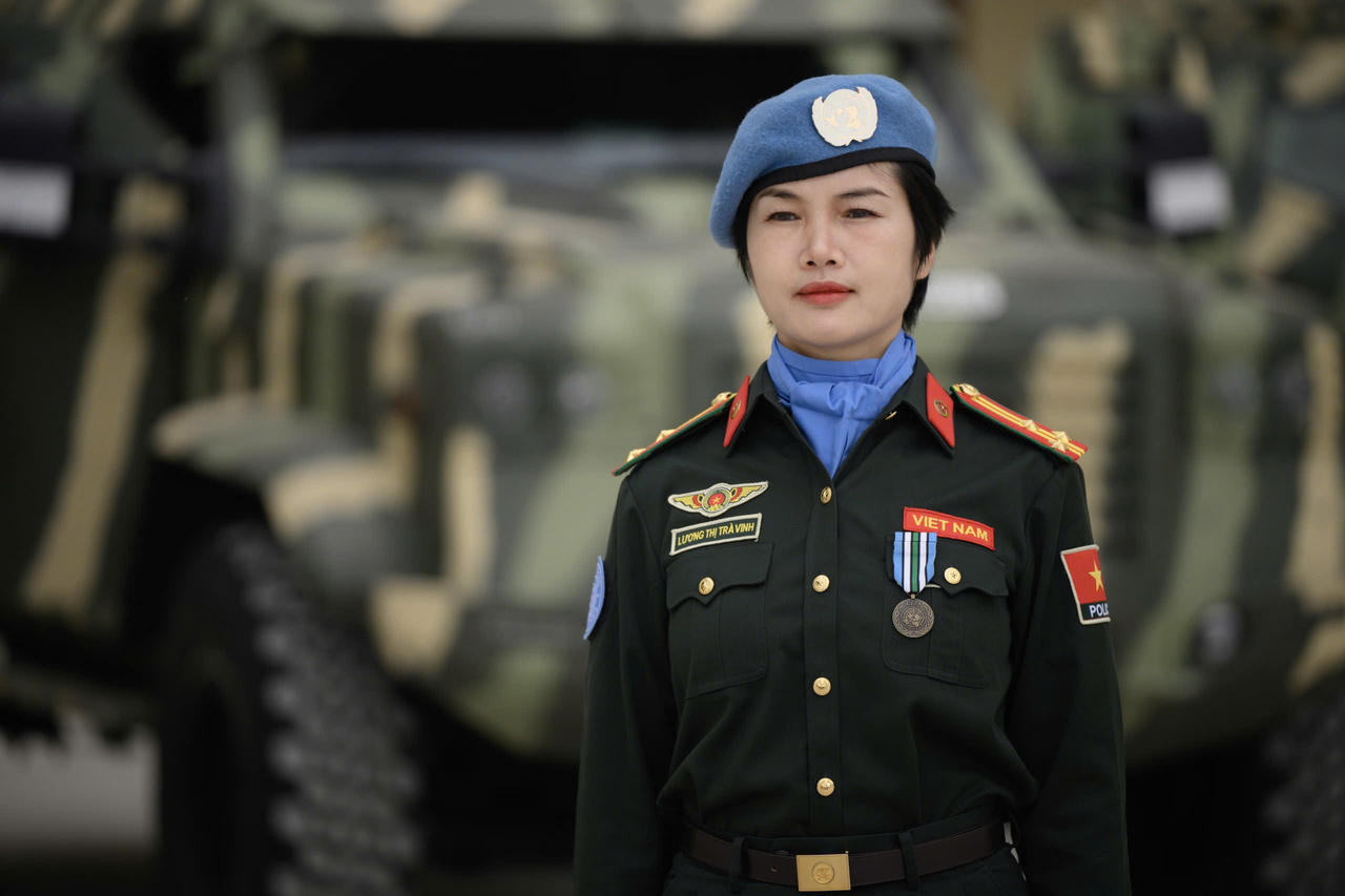 Thượng tá Lương Thị Trà Vinh chia sẻ với PV.