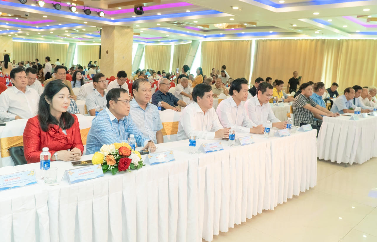 Quang cảnh buổi họp mặt.