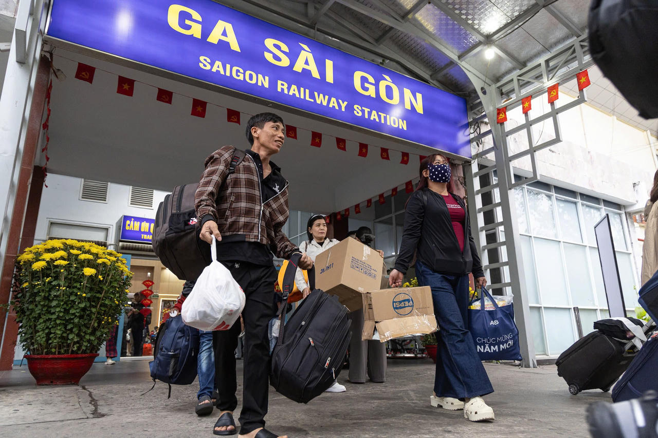 Công đoàn TP Hồ Chí Minh dự kiến chăm lo cho khoảng 350.000 đoàn viên, người lao động thông qua nhiều hình thức như hỗ trợ vé tàu, vé xe, vé máy bay; thăm hỏi, tặng quà.