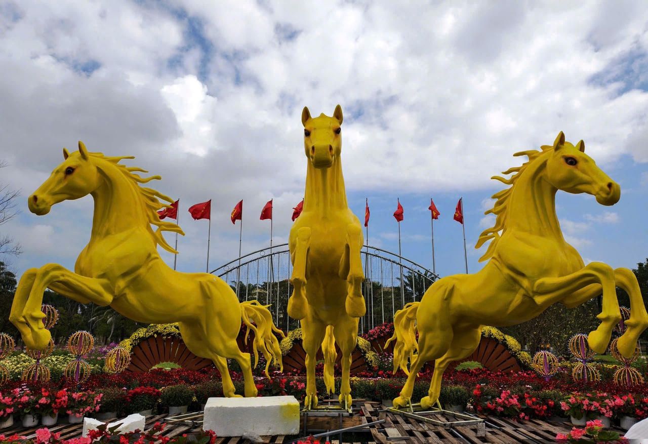 Đà Nẵng và Quảng Ngãi trình làng linh vật ngựa mang khát vọng bứt phá