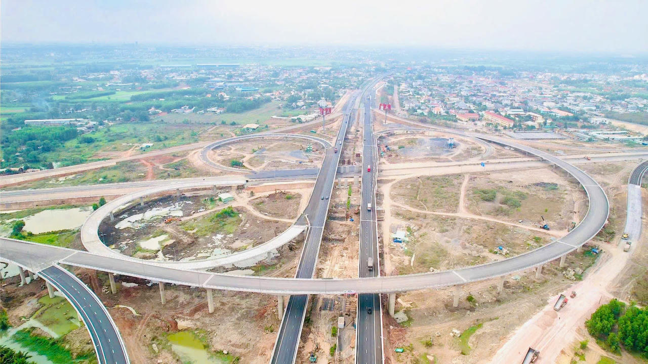 Thứ trưởng Bộ Xây dựng yêu cầu tìm phương án tối ưu để thông xe hơn 35km cao tốc Biên Hòa - Vũng Tàu.