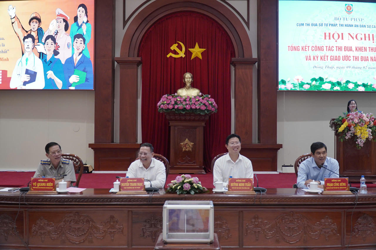 Chủ trì Hội nghị