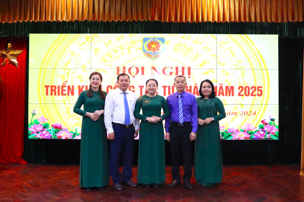 Sau nghỉ hưu theo chế độ, bà Nguyễn Thị Kim Hương vẫn tham gia trong lĩnh vực tư pháp với vai trò Phó Trưởng đoàn Hội thẩm Tòa án nhân dân tỉnh Đồng Nai.