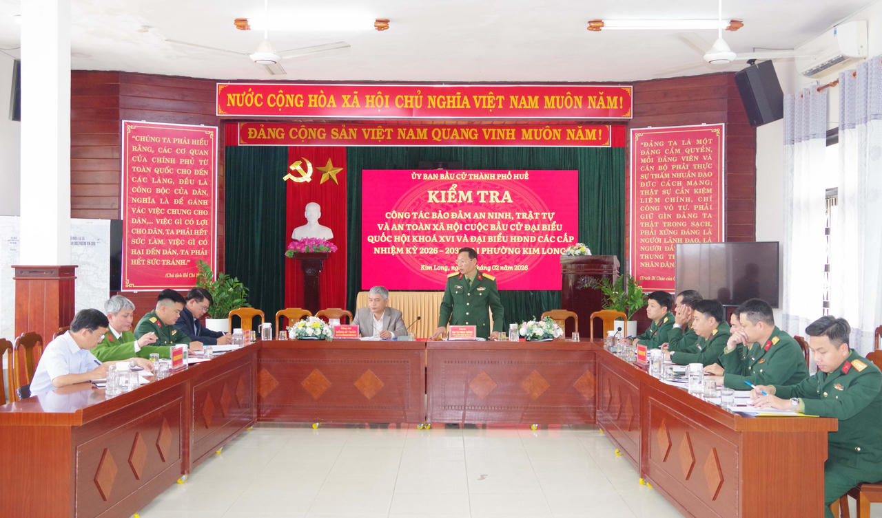 Đoàn công tác kiểm tra tại phường Kim Long.