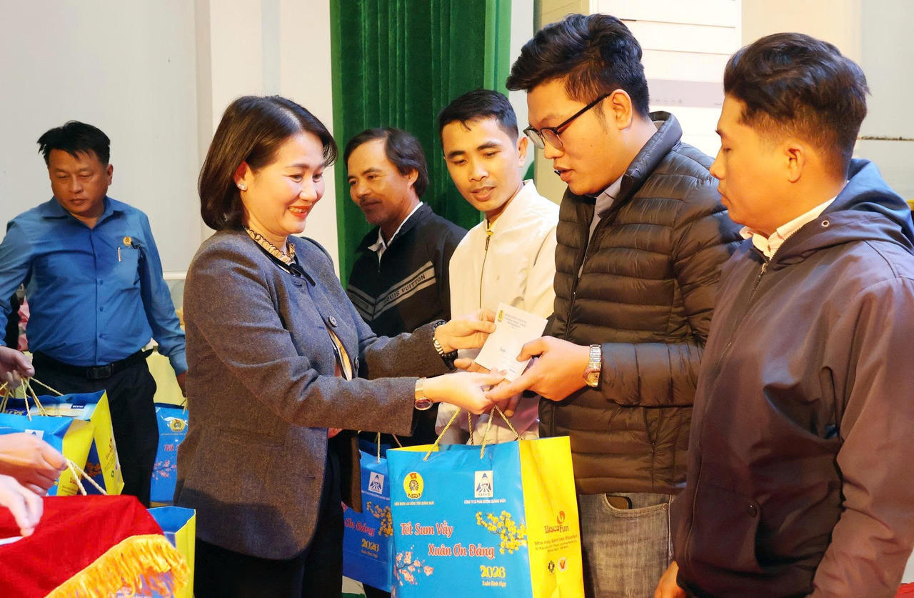 Phó Chủ tịch Quốc hội Vũ Hồng Thanh dự “Tết Sum vầy - Xuân ơn Đảng” tại Quảng Ngãi