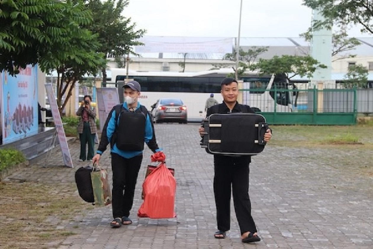 Nhiều công nhân trẻ được hỗ trợ chuyến xe Công đoàn.