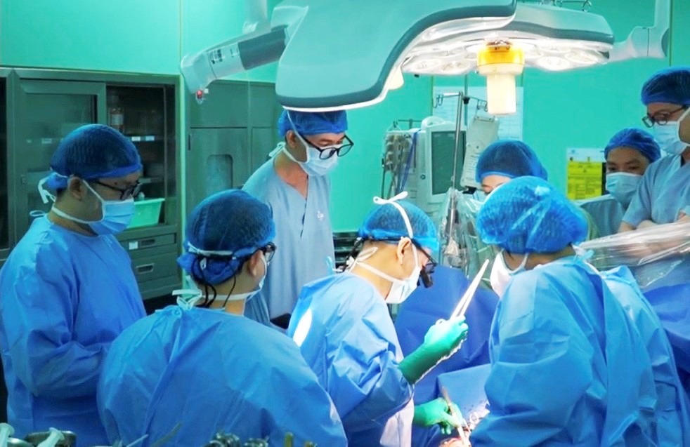 Đồng hành hồi sinh sự sống cho ca ghép tim 15 tuổi: Dấu ấn nhân ái từ Quỹ Chạm Yêu Thương