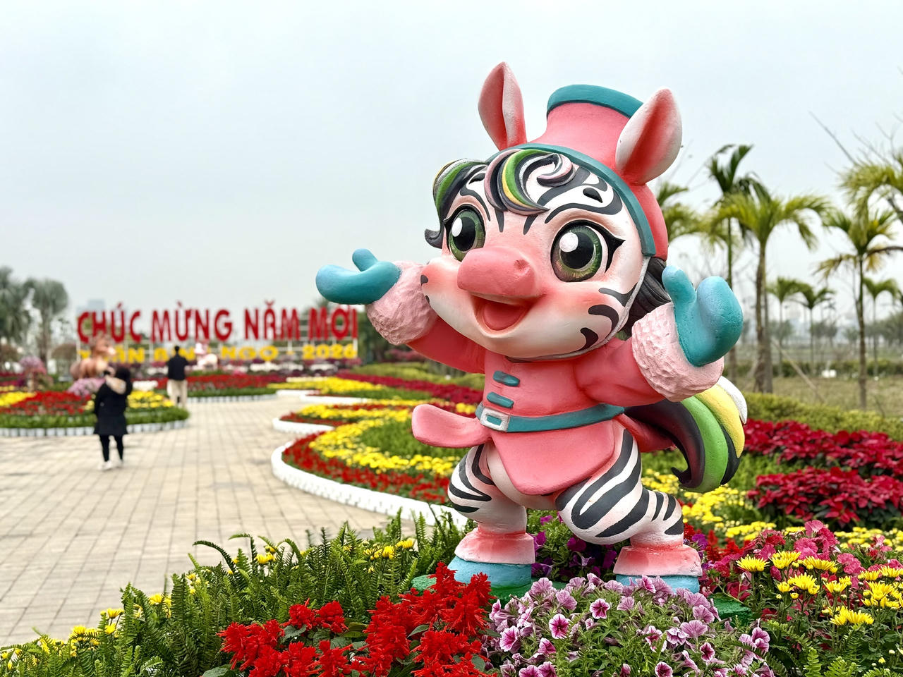 Linh vật ngựa và gần 100.000 chậu hoa thắp sáng không gian bờ Bắc sông Cấm Hải Phòng