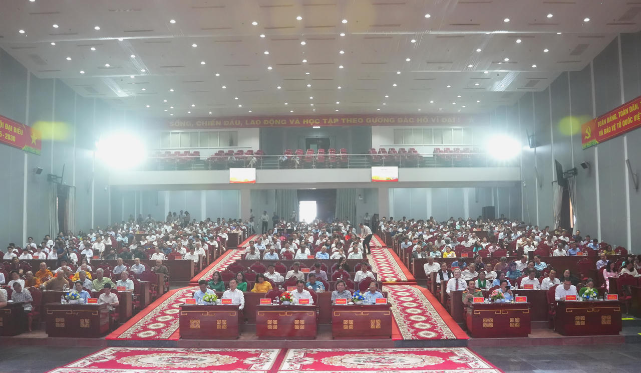 Các đại biểu và các tầng lớp tiêu biểu tham dự buổi họp mặt mừng Đảng, mừng Xuân Bính Ngọ 2026.