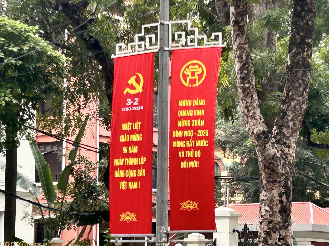 Phố phường Hà Nội rộn ràng đón Tết Nguyên đán