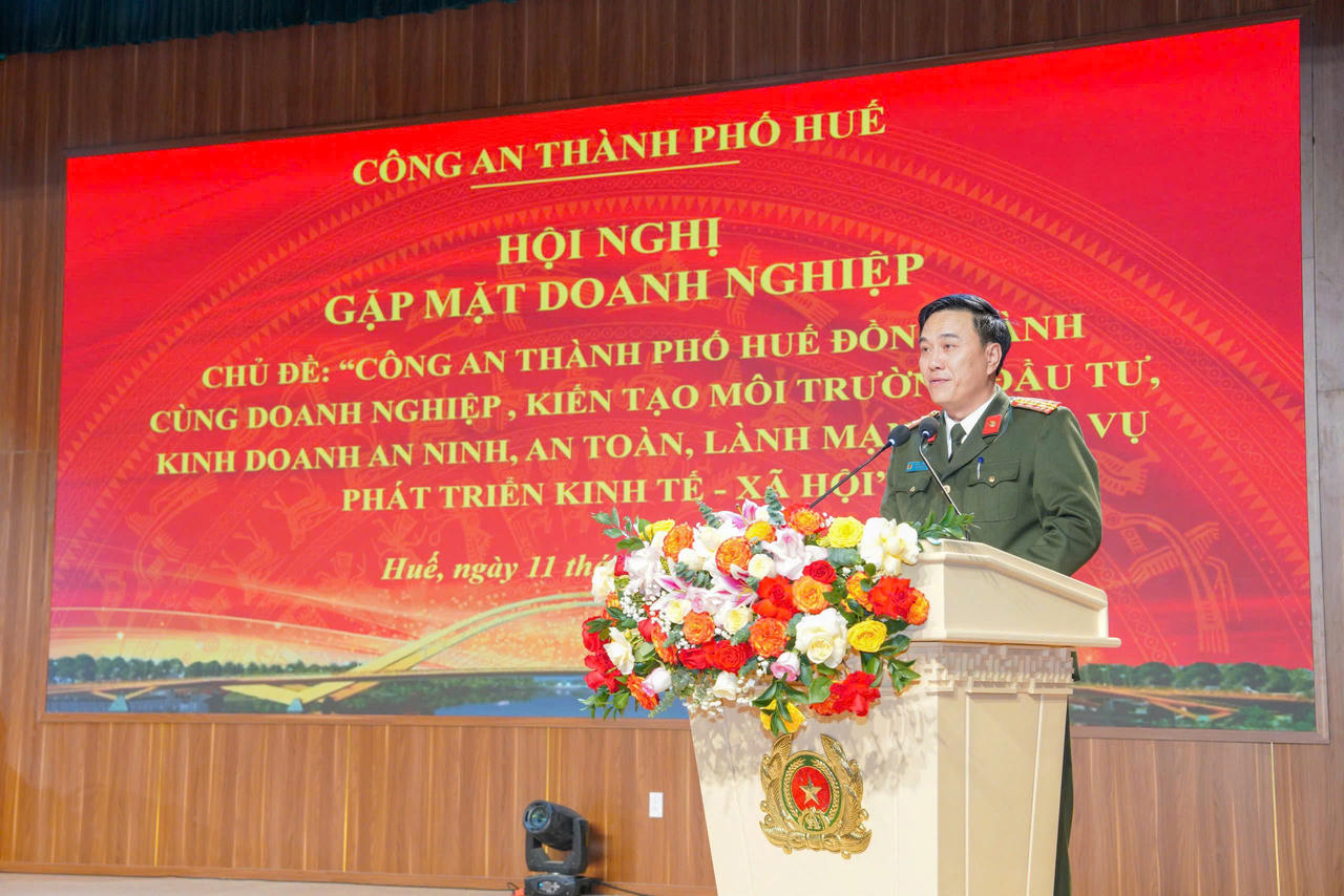 Đại tá Bùi Ngọc Chung - Phó Giám đốc Công an TP Huế phát biểu tại hội nghị.