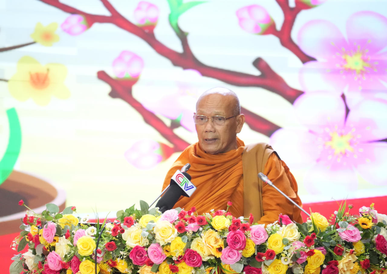 Thay mặt đội ngũ chức sắc, chức việc và đồng bào dân tộc tiêu biểu, Hòa thượng Thạch Hà – Ủy viên Hội đồng Trị sự Trung ương, Trưởng Ban Trị sự Giáo hội Phật giáo Việt Nam tỉnh Cà Mau phát biểu tại buổi họp mặt.