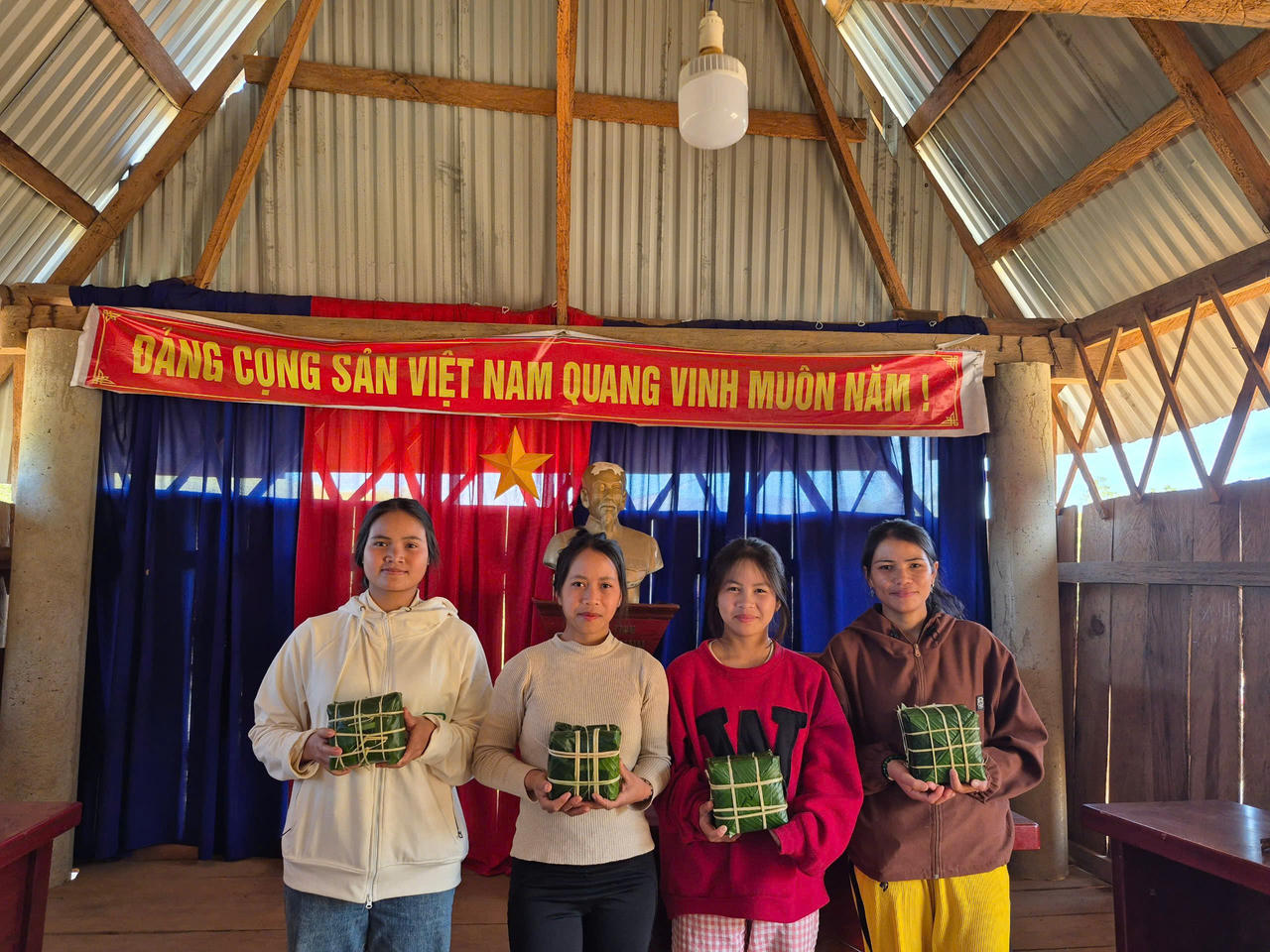 Những chiếc bánh chưng được hoàn thiện từ Ngày hội sẽ được trao đến các hộ dân trên địa bàn, góp phần mang đến cái Tết đủ đầy, ấm áp.