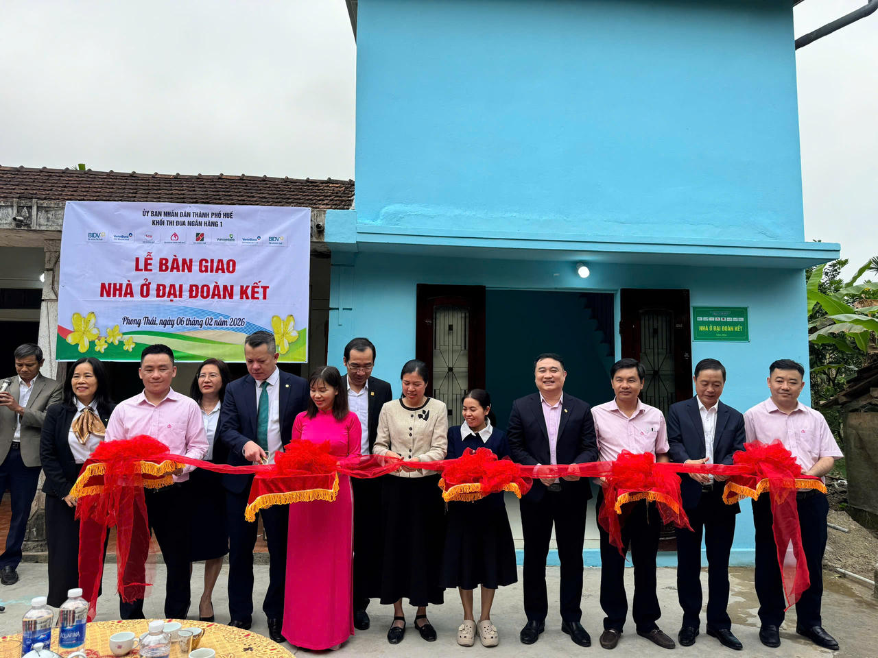 Bàn giao nhà đại đoàn kết cho hộ gia đình có hoàn cảnh đặc biệt khó khăn tại phường Phong Thái.&nbsp;