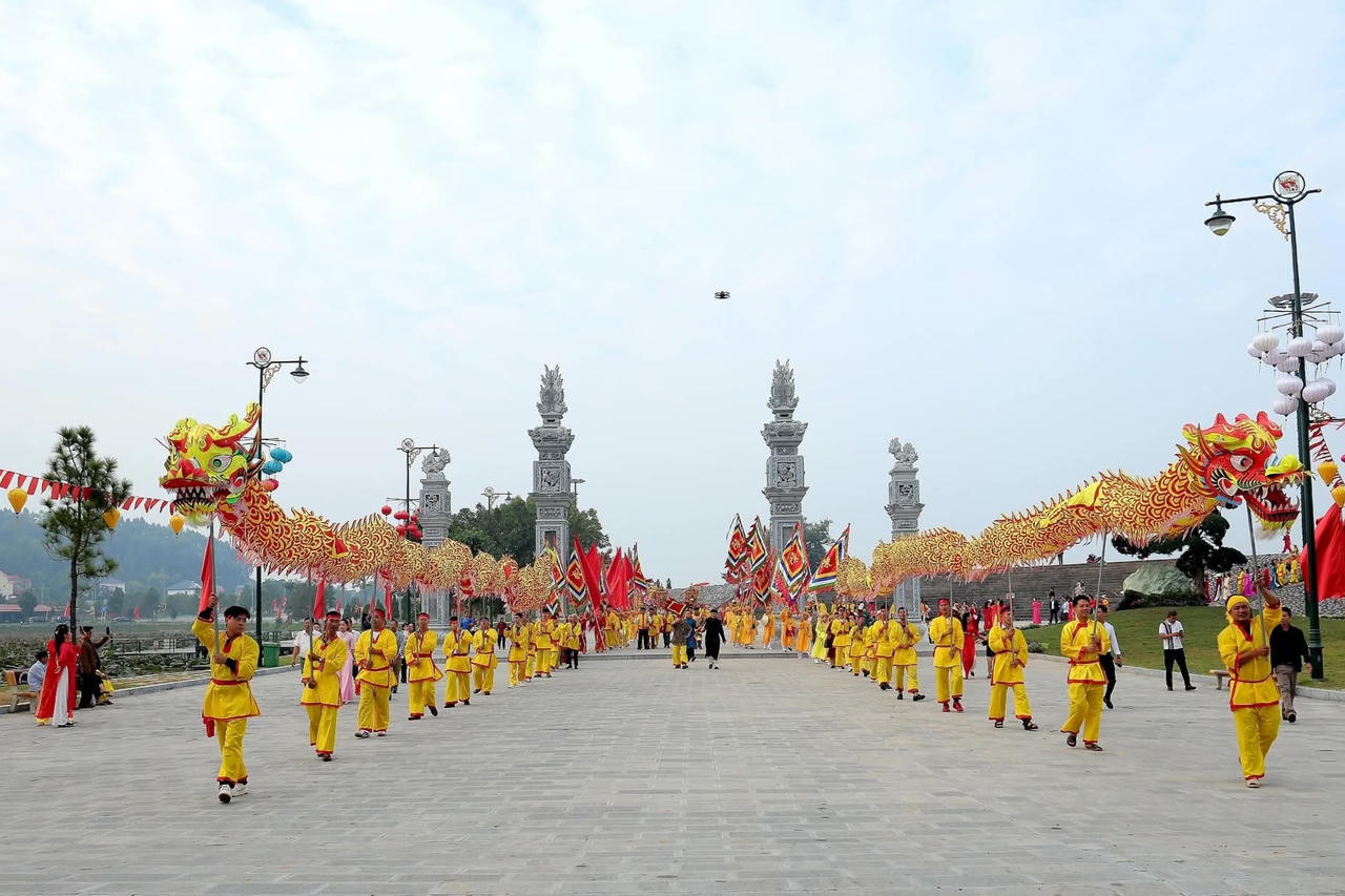 Lần đầu tiên Liên hoan pháo đất thành phố Hải Phòng được tổ chức, cùng với giải việt dã, bán Marathon “Côn Sơn, Kiếp Bạc – Hành trình Di sản thế giới trong khuôn khổ Lễ hội