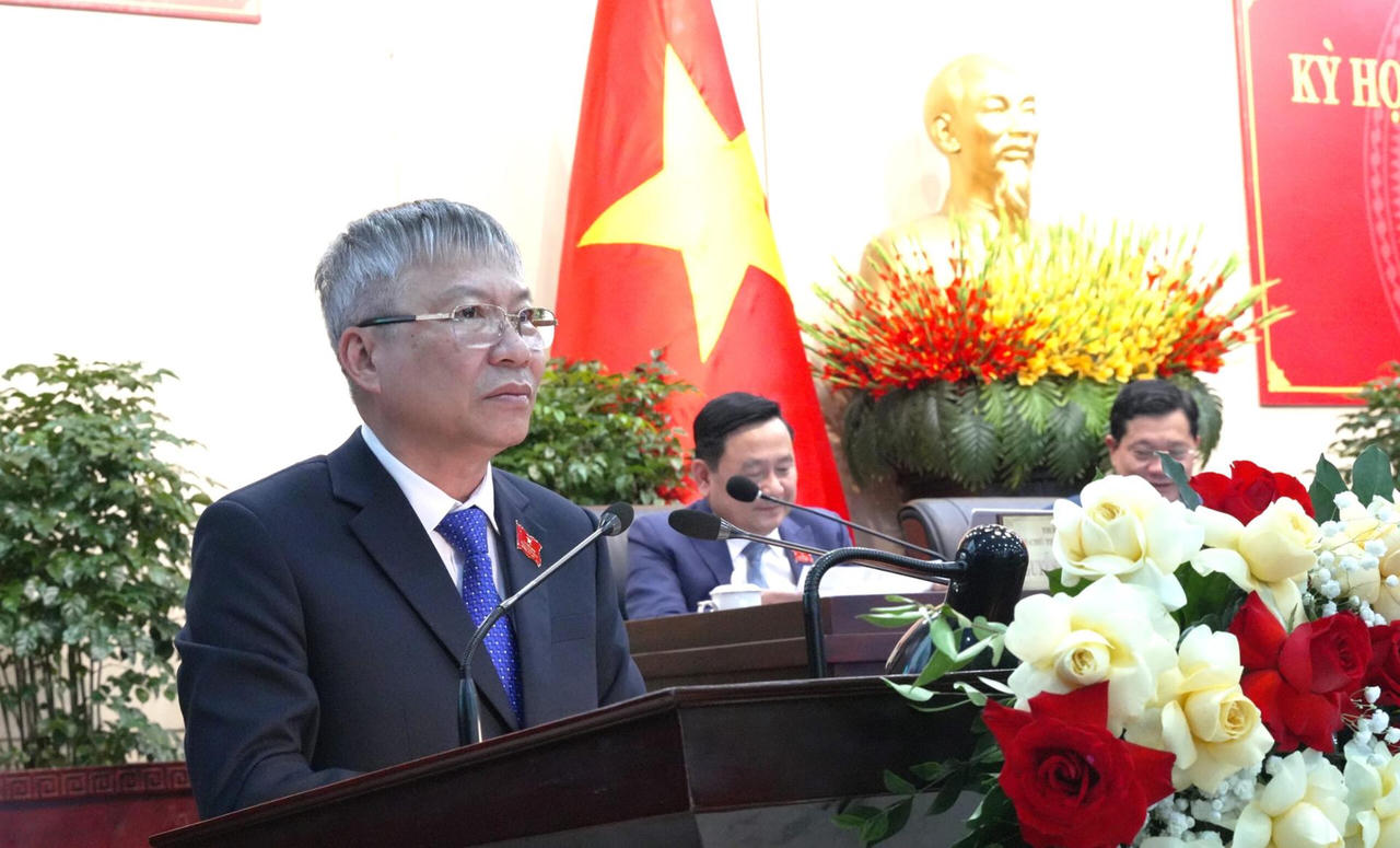 Chủ tịch HĐND TP Đà Nẵng Nguyễn Đức phát biểu tại kỳ họp.