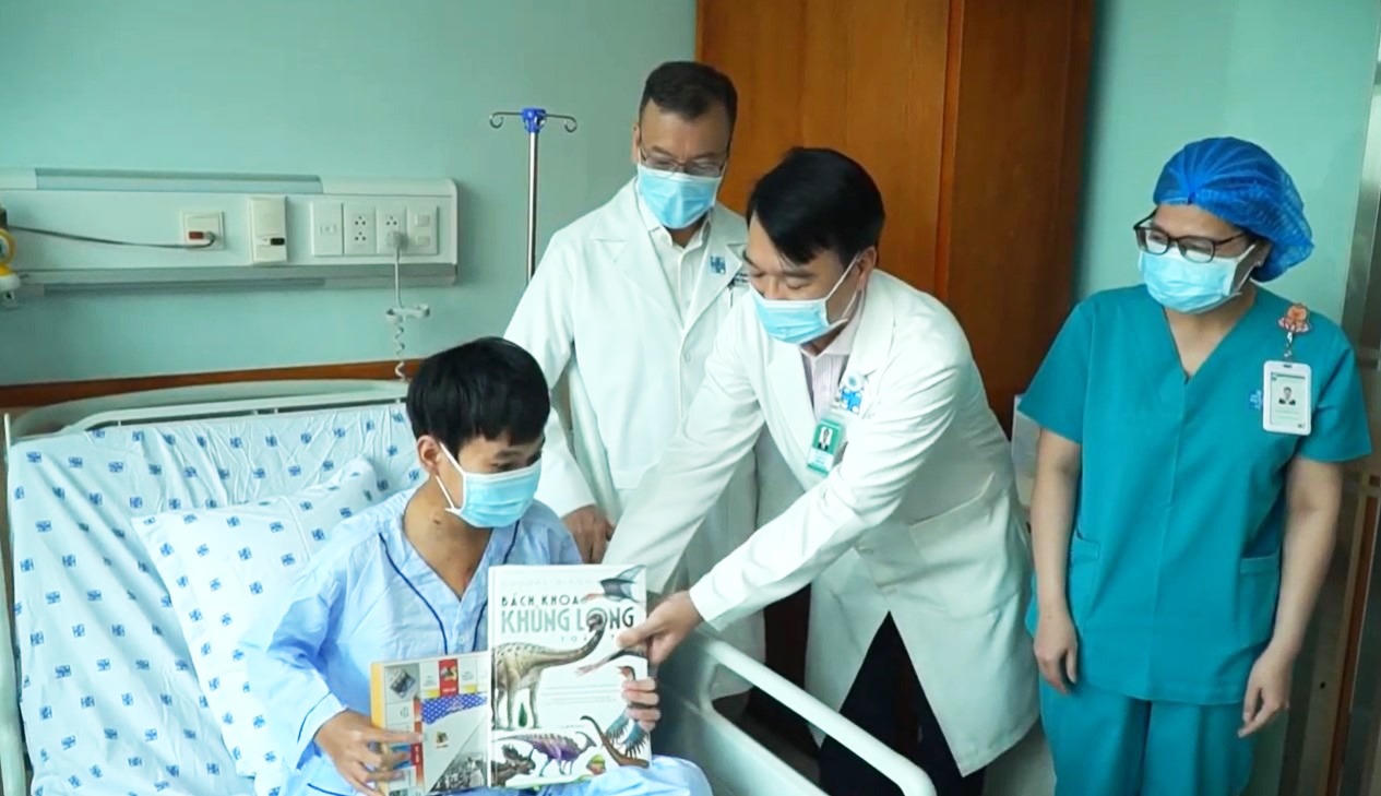 Đồng hành hồi sinh sự sống cho ca ghép tim 15 tuổi: Dấu ấn nhân ái từ Quỹ Chạm Yêu Thương