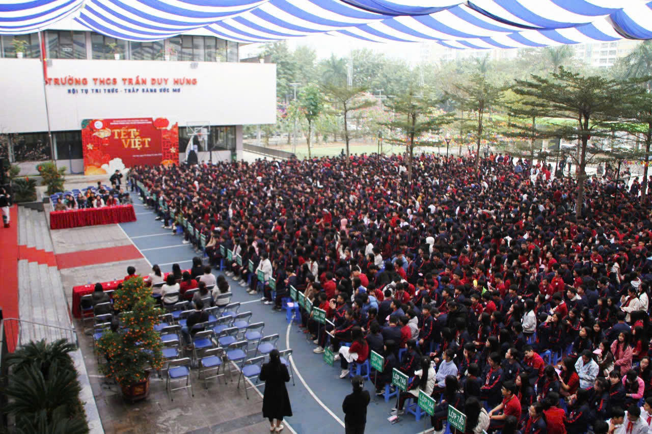 Quang cảnh sân trường nơi diễn ra sự kiện