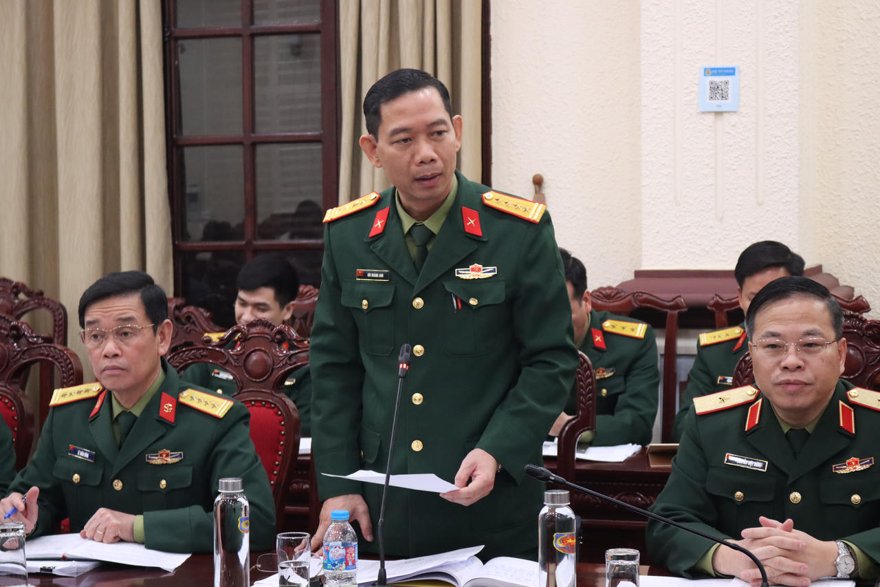 Phó Cục trưởng Cục pháp chế Bộ Quốc phòng Bùi Hoàng Anh phát biểu tại buổi thẩm định.