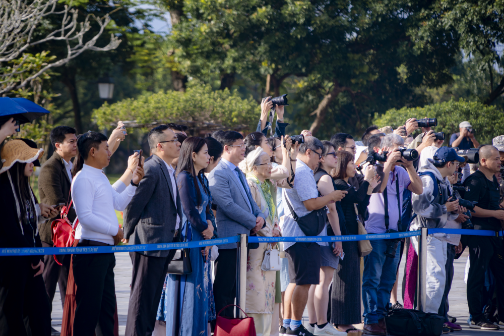 Phó Chủ tịch Thường trực UBND thành phố Huế Nguyễn Thanh Bình tham dự Tái hiện Lễ Thiết triều Nguyên đán của triều Nguyễn.