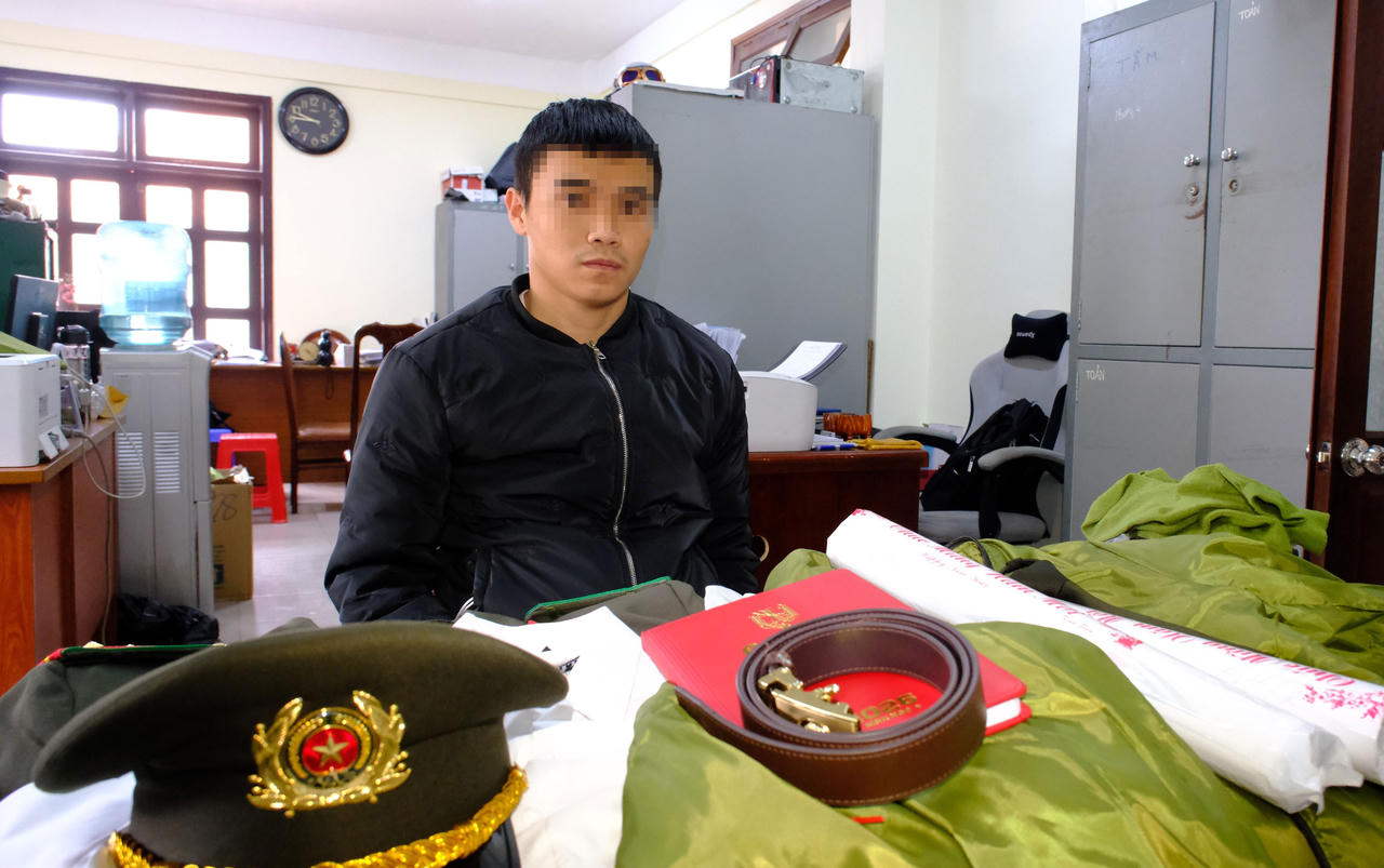 Giả danh công an lừa bán rượu ngoại 