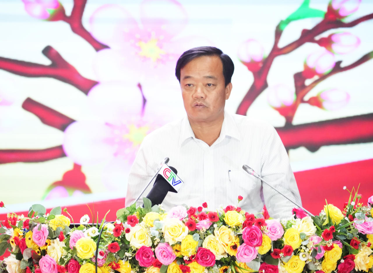 Ông Huỳnh Quốc Việt – Phó Bí thư Thường trực Tỉnh ủy Cà Mau phát biểu, nhấn mạnh vai trò, đóng góp quan trọng của các tầng lớp tiêu biểu đối với sự phát triển của tỉnh.