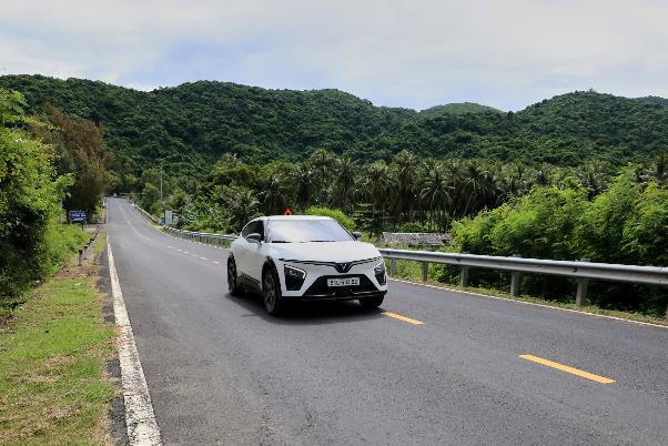 VinFast VF 7: 'Mãnh thú' toàn năng cả về sức mạnh vận hành, trang bị an toàn và giá trị kinh tế