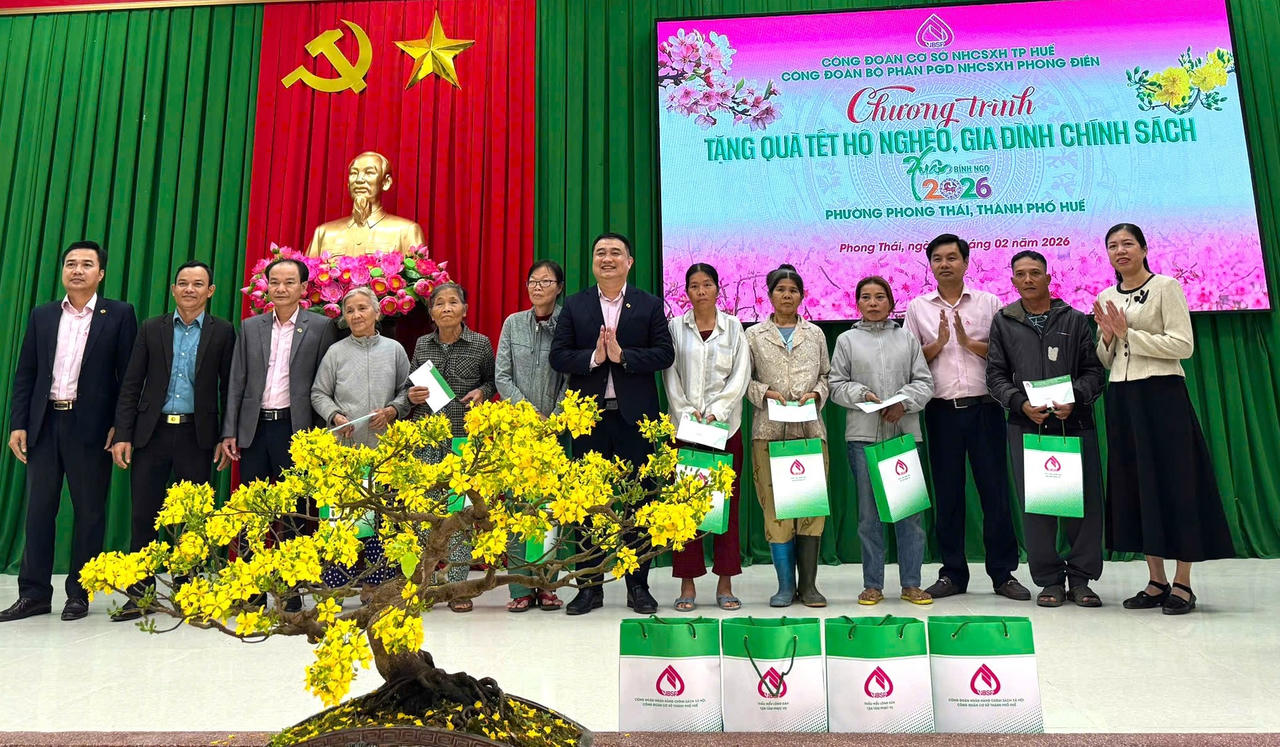 Ngân hàng Chính sách xã hội TP Huế: Chăm lo Tết cho các hộ nghèo, gia đình chính sách