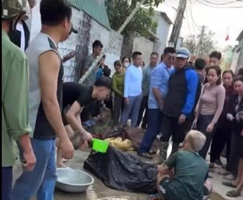 Hiện trường vụ điện giật (ảnh cắt clip trên mạng xã hội).