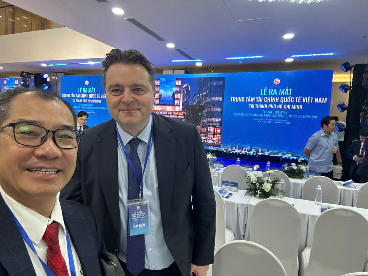 Hình ảnh về tình cảm gắn kết giữa doanh nghiệp.