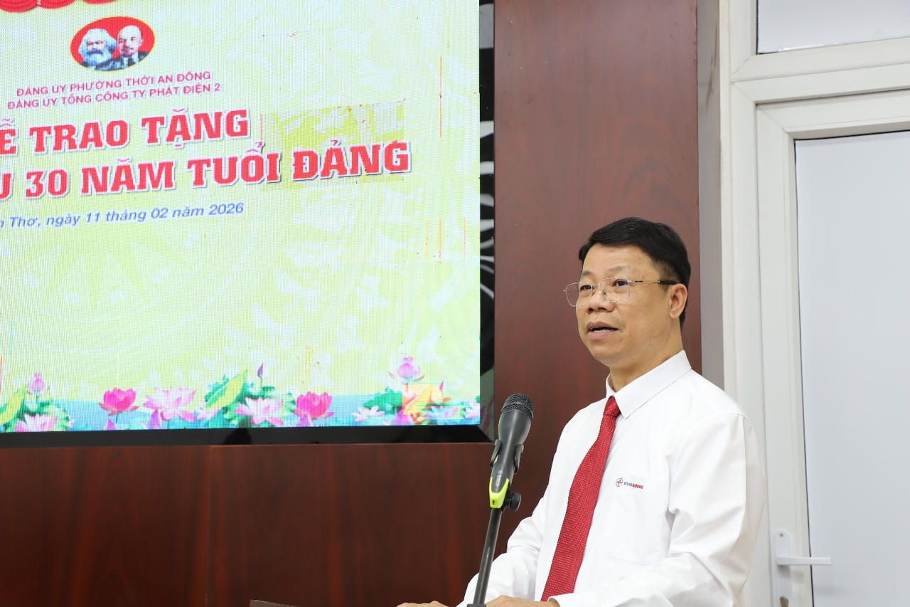 Ông Trần Lý, Phó Bí thư Thường trực Đảng ủy EVNGENCO2 phát biểu tại buổi lễ. 