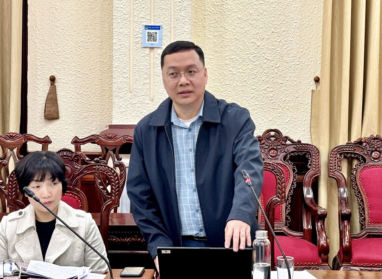 Quyền Cục trưởng Cục&nbsp;KSTTHC Nguyễn Hùng Huế phát biểu tại buổi làm việc.