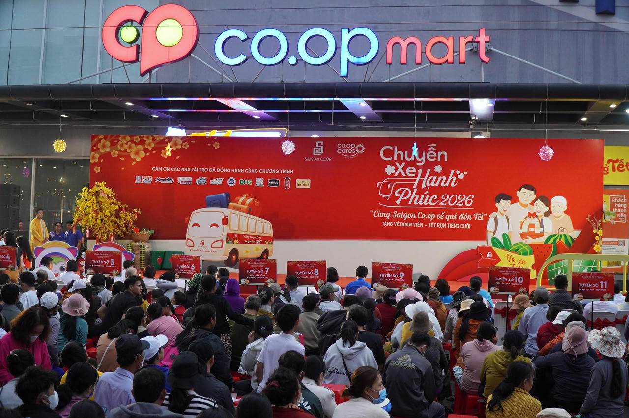 Saigon Co.op tổ chức 20 chuyến xe, đưa 900 lao động khó khăn về quê đón Tết