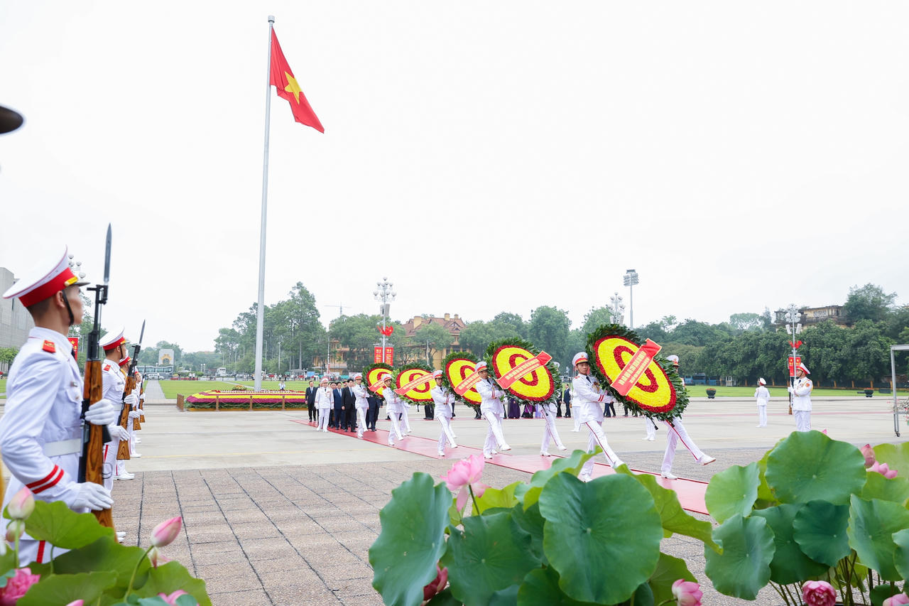 Tổ chức lễ viếng Chủ tịch Hồ Chí Minh và tưởng niệm các Anh hùng liệt sĩ dịp Tết Bính Ngọ 2026