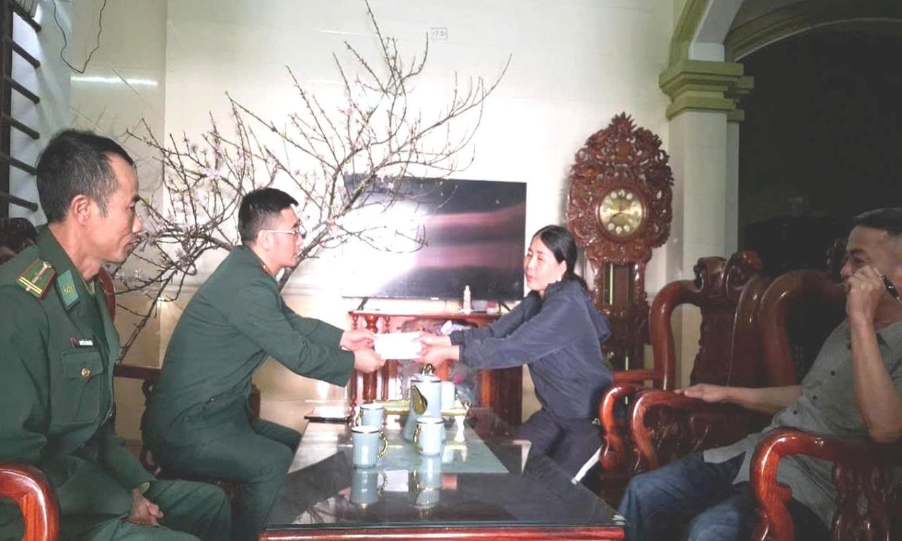 Nghệ An: Tàu cá va đá ngầm ngoài biển, ba thuyền viên được cứu sống kịp thời