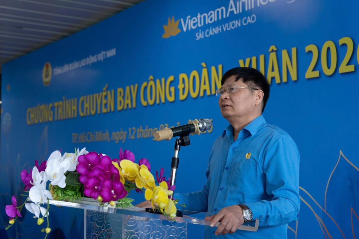 Phó Chủ tịch Tổng LĐLĐ Việt Nam Phan Văn Anh chia sẻ tại Chương trình.