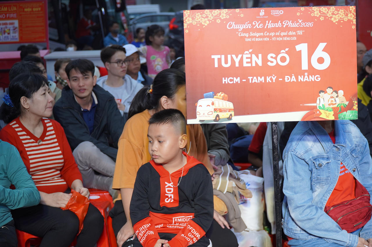 Saigon Co.op tổ chức 20 chuyến xe, đưa 900 lao động khó khăn về quê đón Tết
