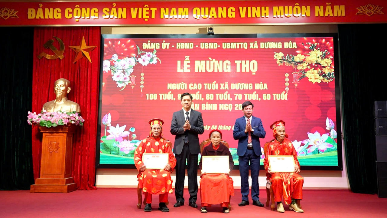 Chính quyền địa phương rất quan tâm đến đời sống an sinh xã hội bằng nhiều việc làm thiết thực.