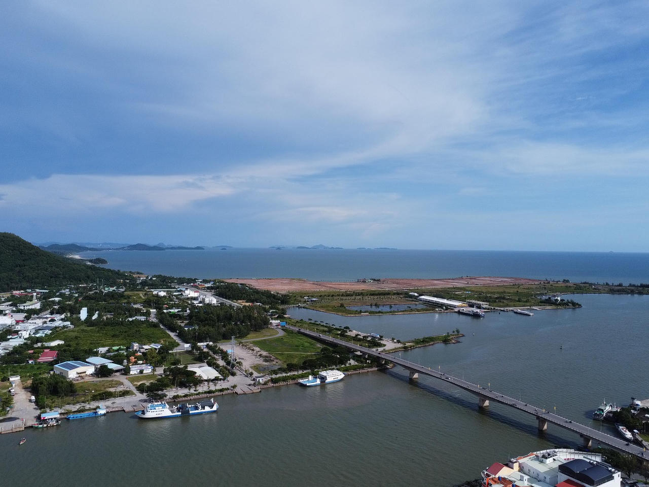 Quang cảnh Phường Hà Tiên nhìn từ trên cao.