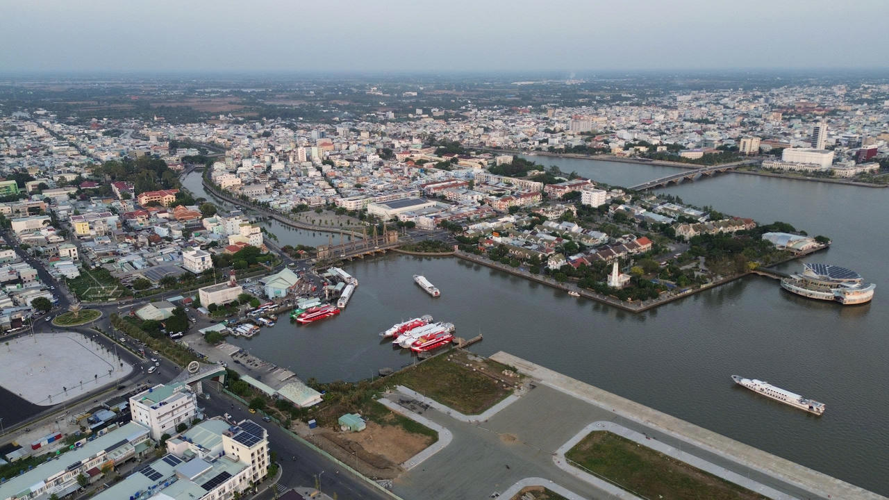 Phường Rạch Giá khẳng định vị thế là đô thị trung tâm của tỉnh, năng động và hiện đại.